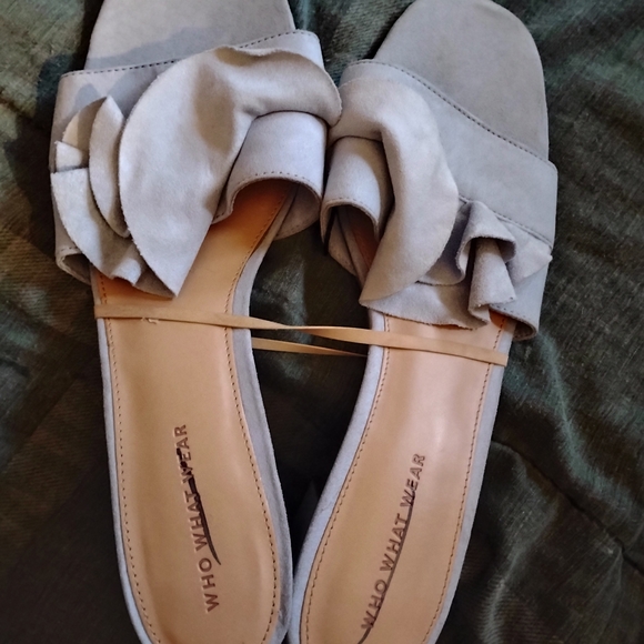 Who What Wear Women's Light Gray Ruffle Sandals - Picture 2 of 6